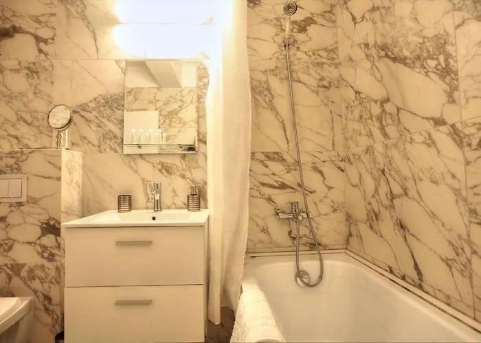 New Luxury Oasis 아파트 *